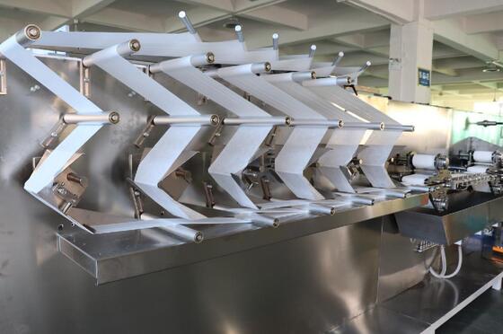 Good price কমপ্যাক্ট বেবি উইপস তৈরি প্যাকিং লাইন বড় আকারের উত্পাদন জন্য অবিচ্ছিন্ন খাওয়ানো এবং উচ্চ গতির অপারেশন বৈশিষ্ট্যযুক্ত অনলাইন