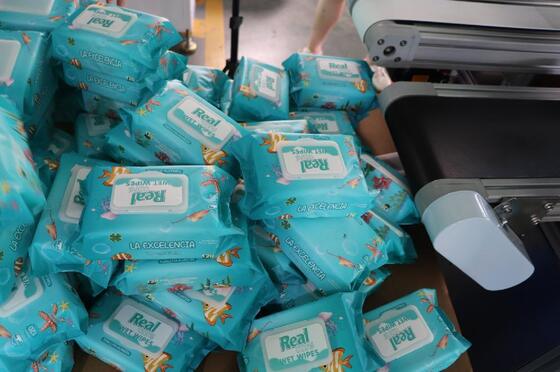 Good price টেকসই ভিজা উইপস প্যাকিং মেশিন উন্নত নিয়ন্ত্রণ সিস্টেমের সাথে সজ্জিত যা সঠিক প্যাকেজিং এবং মসৃণ অপারেশন নিশ্চিত করে অনলাইন